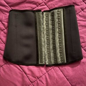 Curveez Corset Belt Short Latex